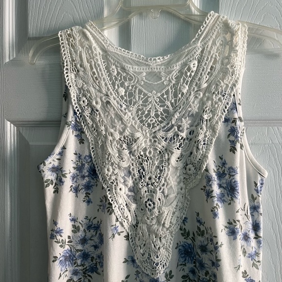 Lovely Melody Crochet Detail Tank Top - Picture 4 of 6